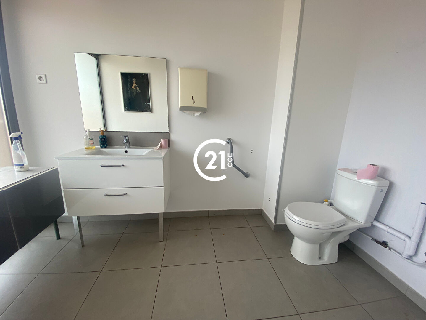 Local commercial à louer - 165.0 m2 - 06 - Alpes-Maritimes