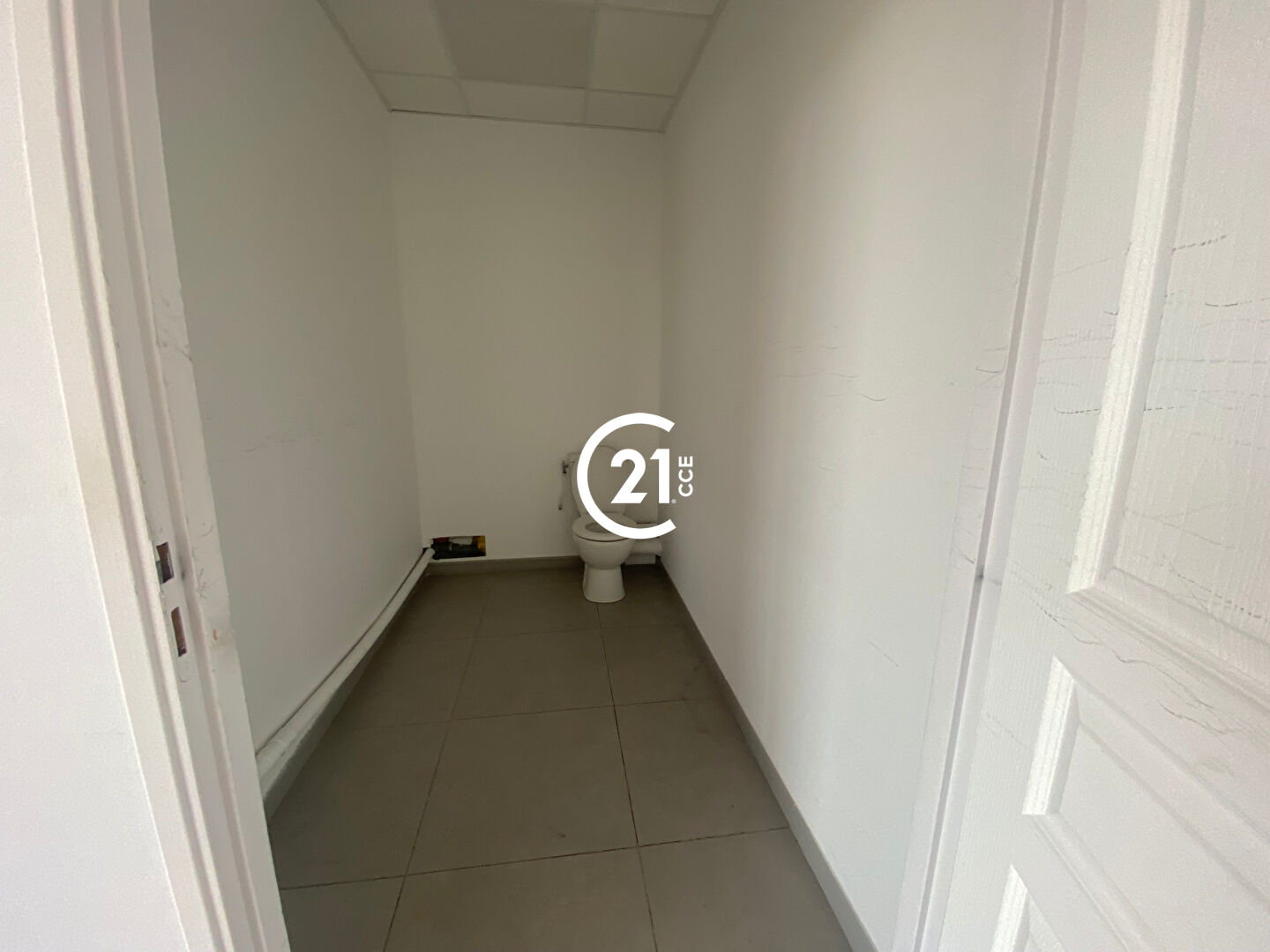 Local commercial à louer - 90.0 m2 - 06 - Alpes-Maritimes