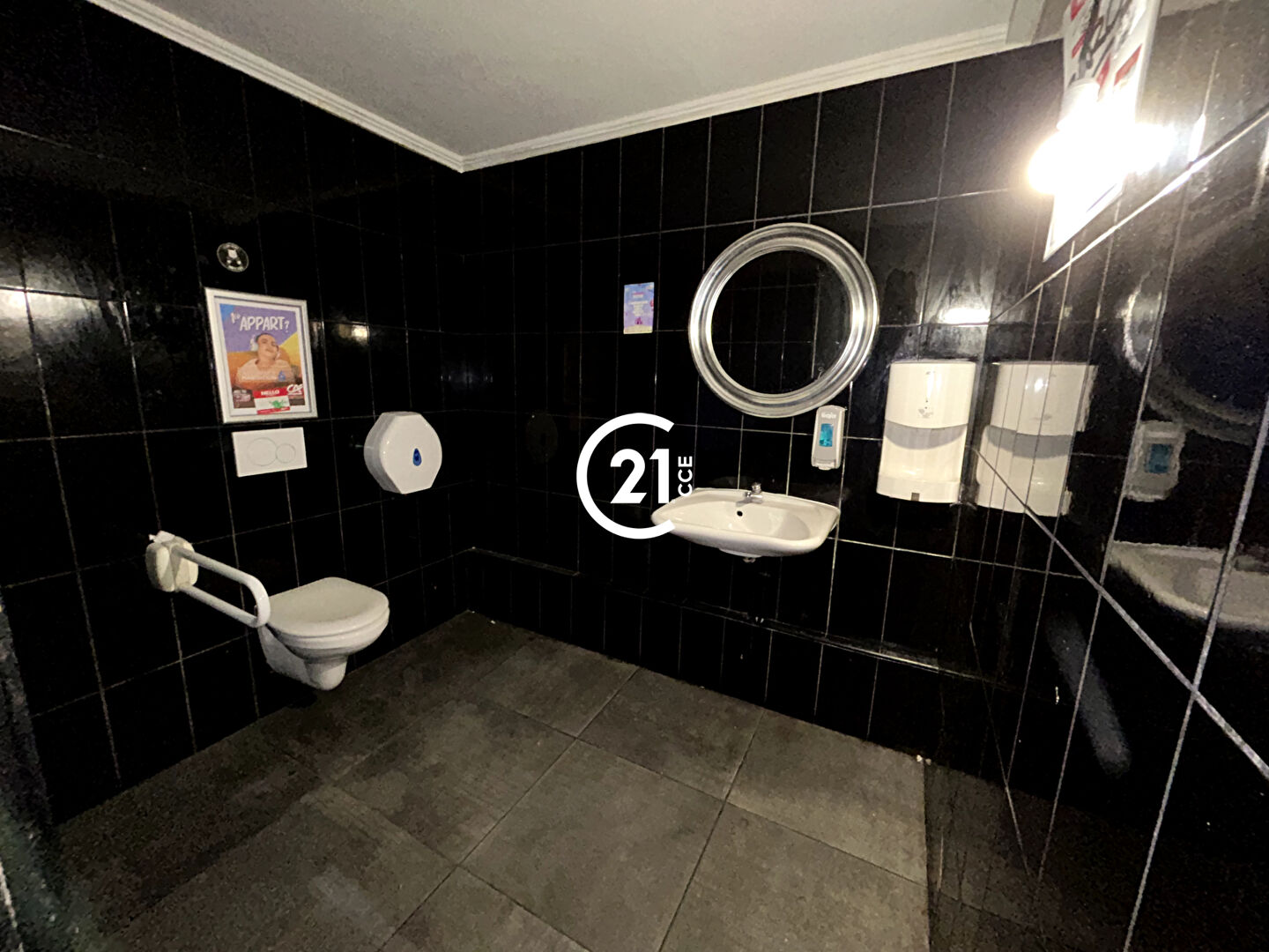 Local commercial à louer - 71.0 m2 - 06 - Alpes-Maritimes