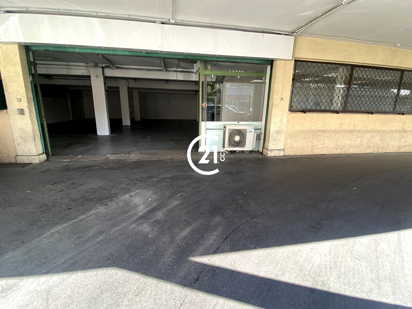 Local d'activité à louer - 400.0 m2 - 06 - Alpes-Maritimes