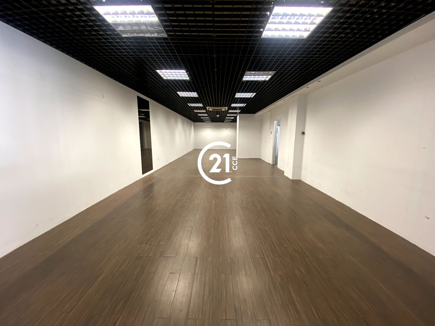 Local d'activité à louer - 400.0 m2 - 06 - Alpes-Maritimes