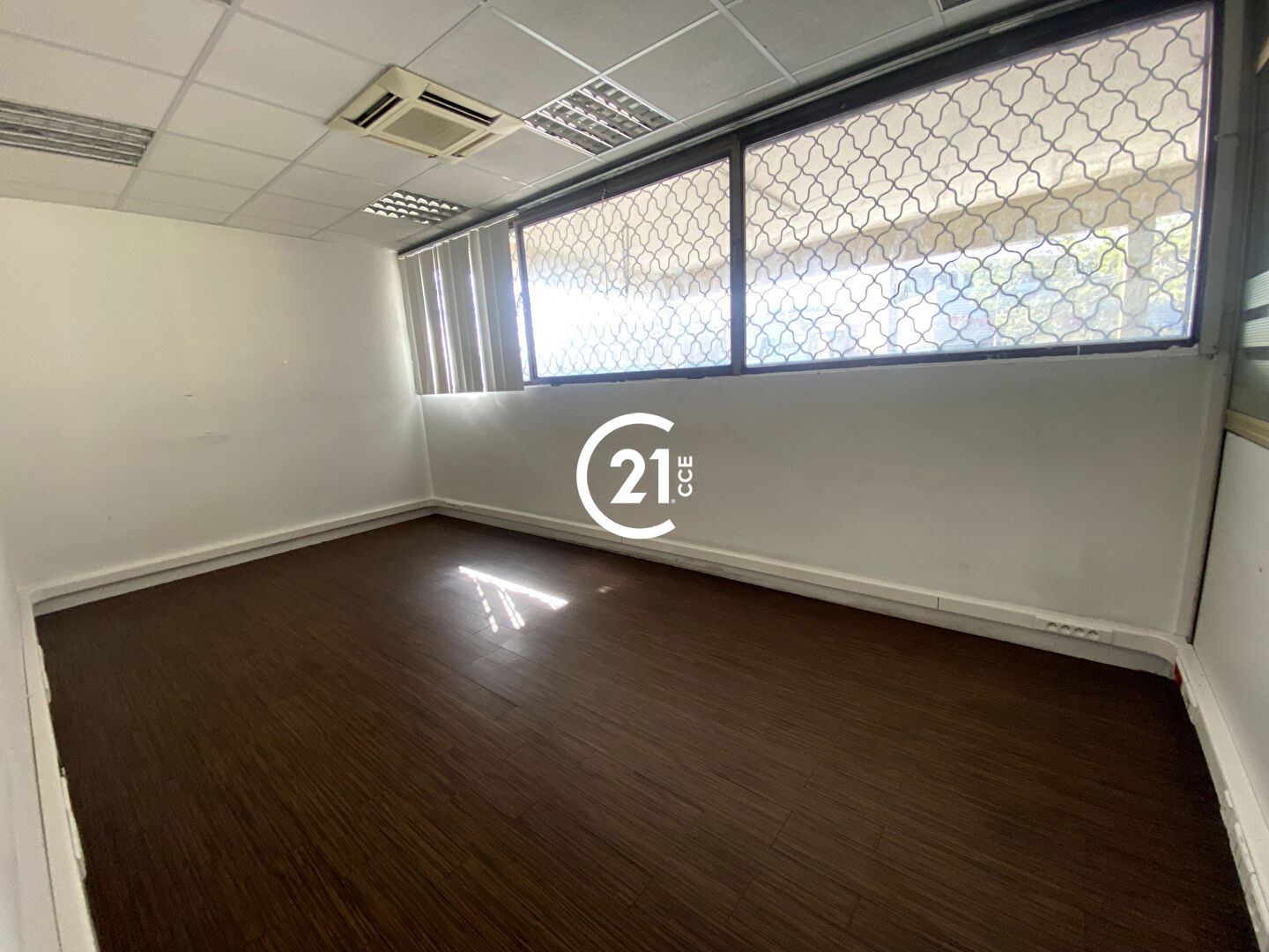 Local d'activité à louer - 400.0 m2 - 06 - Alpes-Maritimes