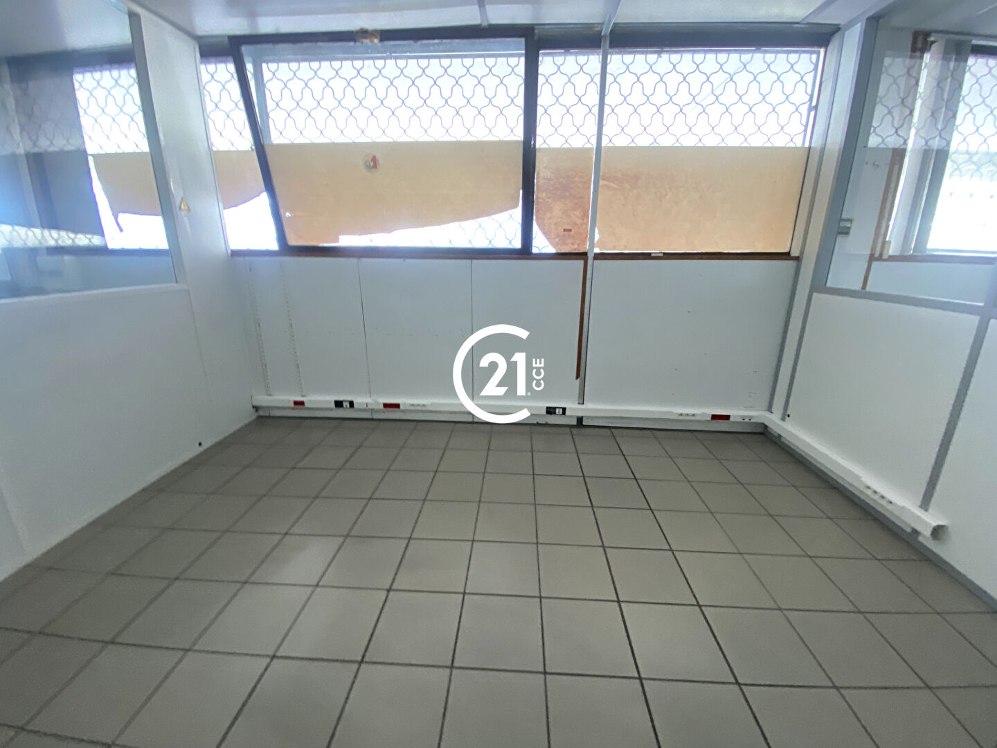 Local d'activité à louer - 400.0 m2 - 06 - Alpes-Maritimes