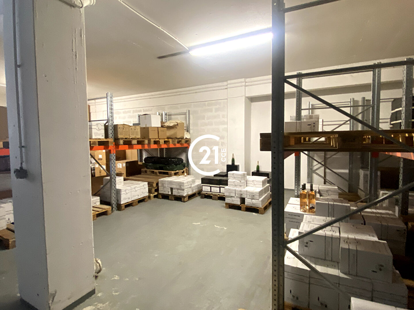 Entrepôt à louer - 239.0 m2 - 06 - Alpes-Maritimes