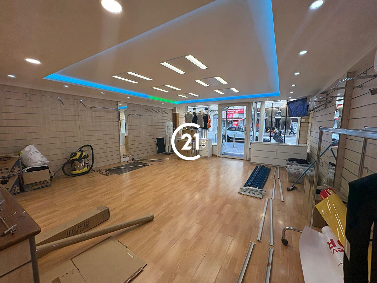 Local commercial à louer - 197.0 m2 - 06 - Alpes-Maritimes