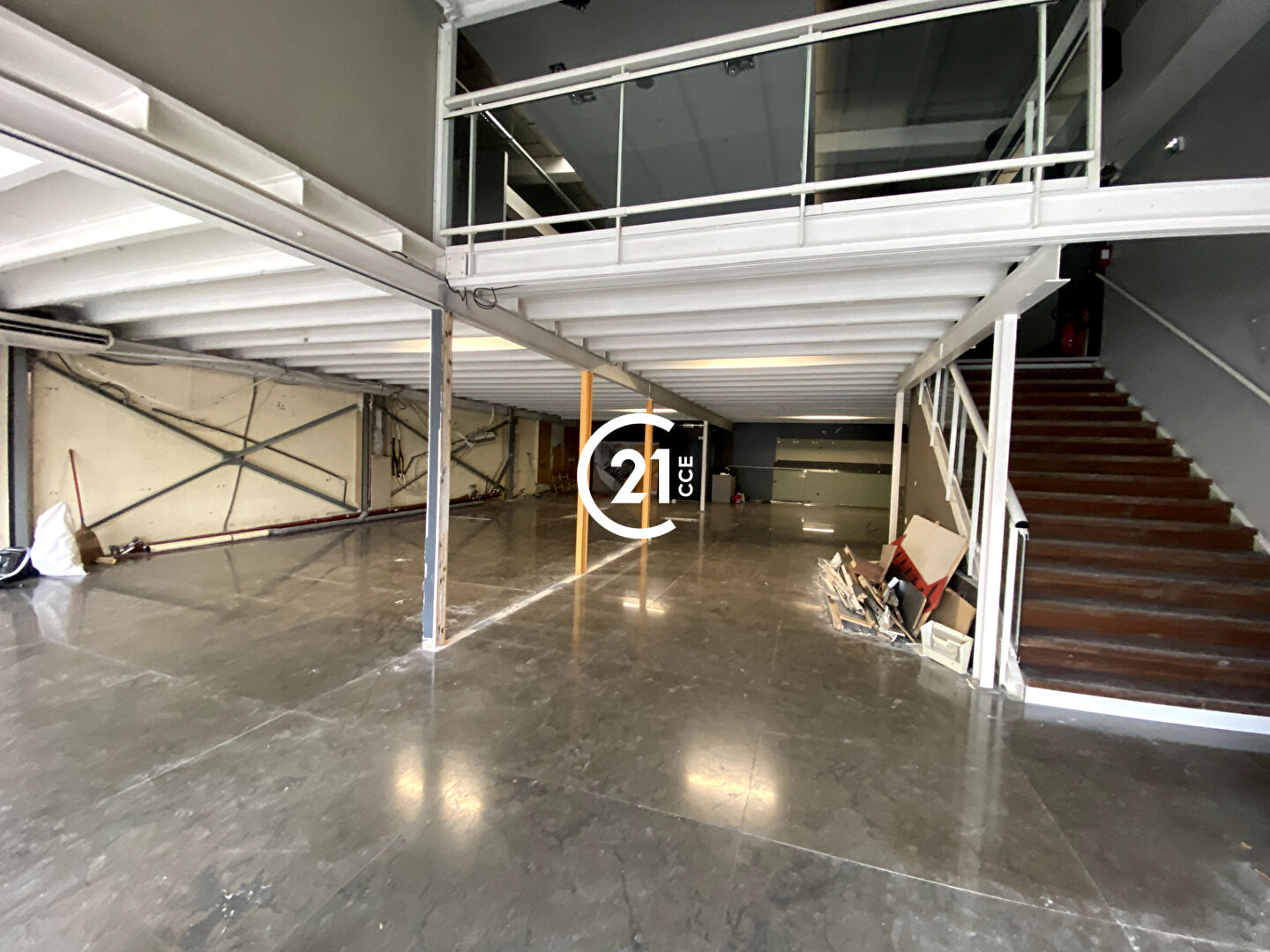 Local commercial à louer - 450.0 m2 - 06 - Alpes-Maritimes