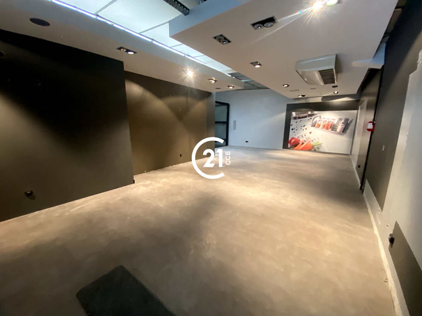 Local commercial à louer - 450.0 m2 - 06 - Alpes-Maritimes