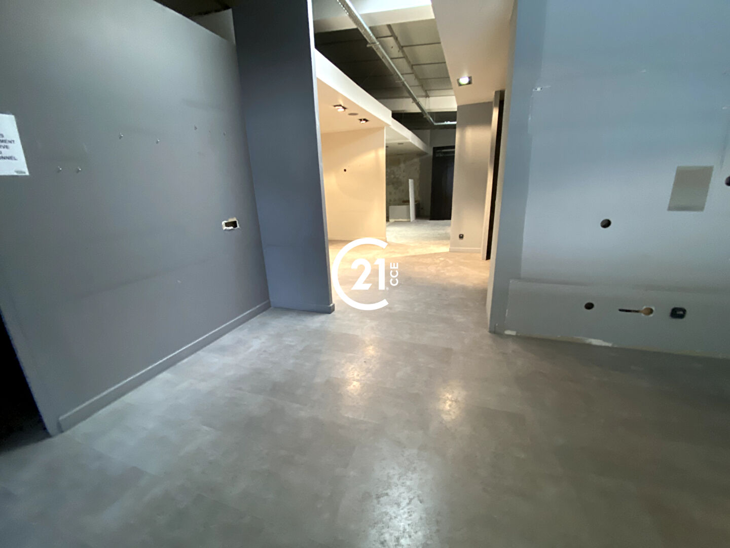 Local commercial à louer - 450.0 m2 - 06 - Alpes-Maritimes