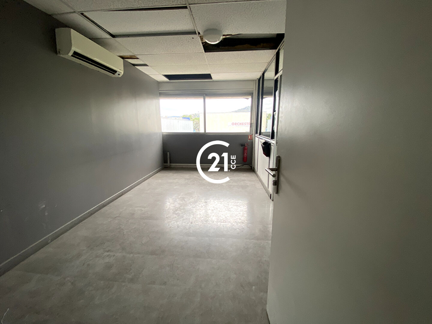 Local commercial à louer - 450.0 m2 - 06 - Alpes-Maritimes