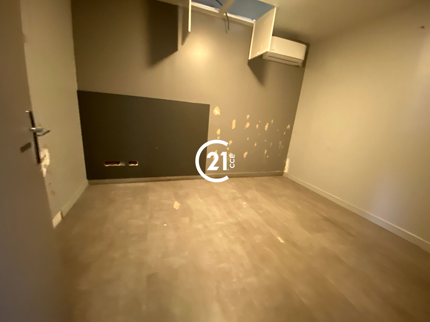 Local commercial à louer - 450.0 m2 - 06 - Alpes-Maritimes