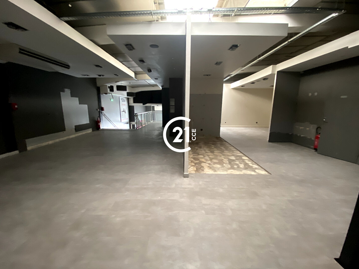 Local commercial à louer - 450.0 m2 - 06 - Alpes-Maritimes
