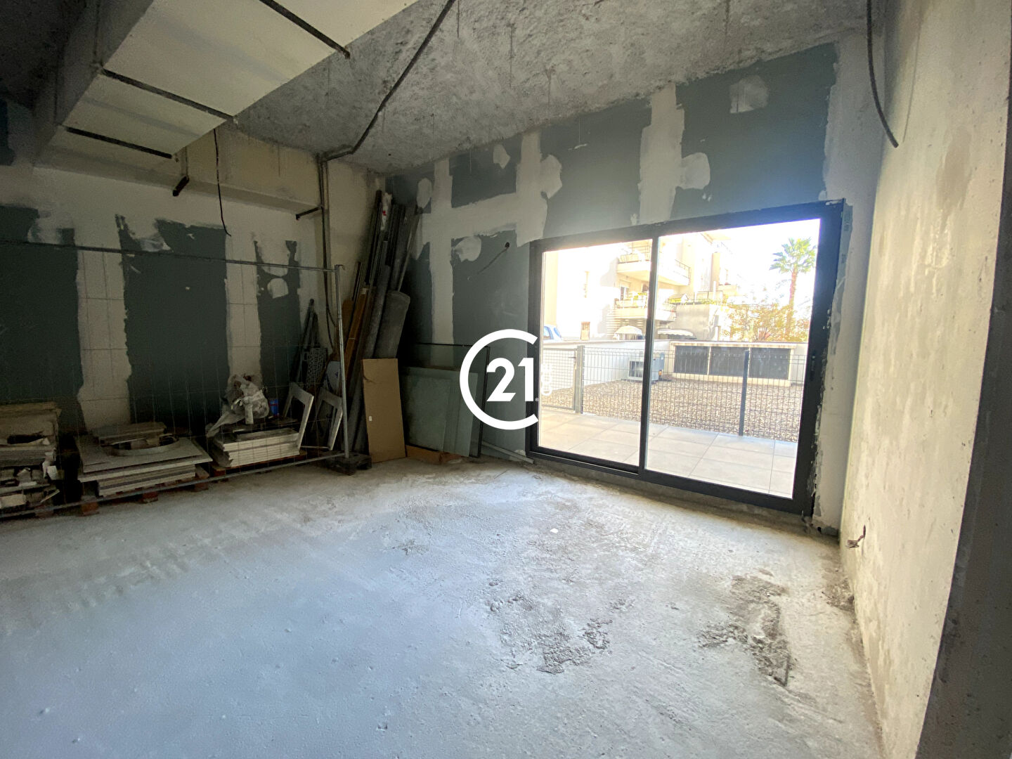 Local commercial à louer - 212.0 m2 - 06 - Alpes-Maritimes