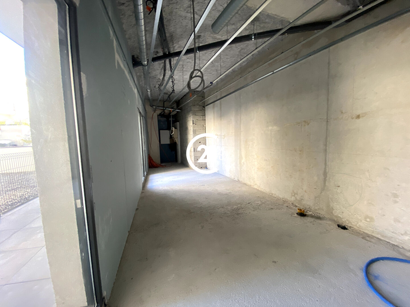 Local commercial à louer - 212.0 m2 - 06 - Alpes-Maritimes