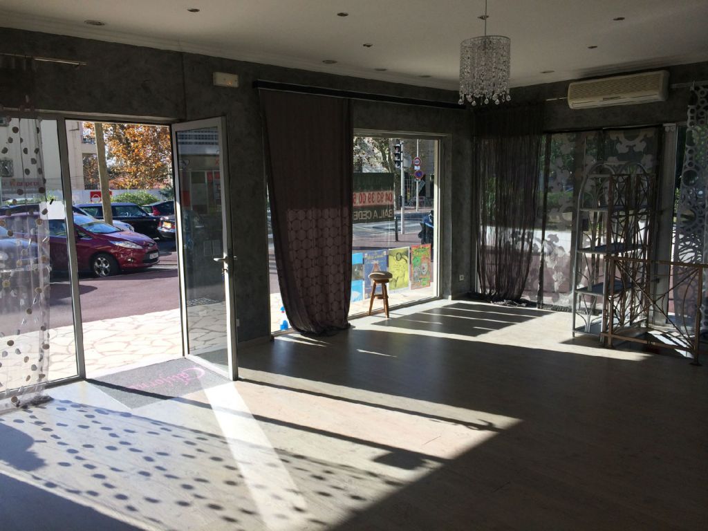 Local commercial à louer - 85.0 m2 - 06 - Alpes-Maritimes