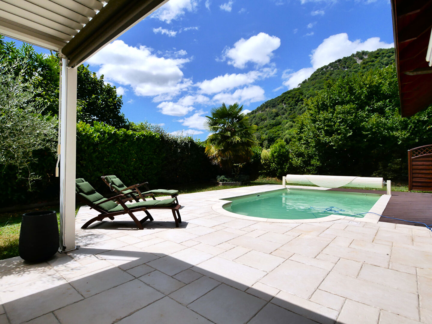 Photo Villa familiale avec piscine, idéalement située à Bromines, aux portes d'Annecy image 2/6