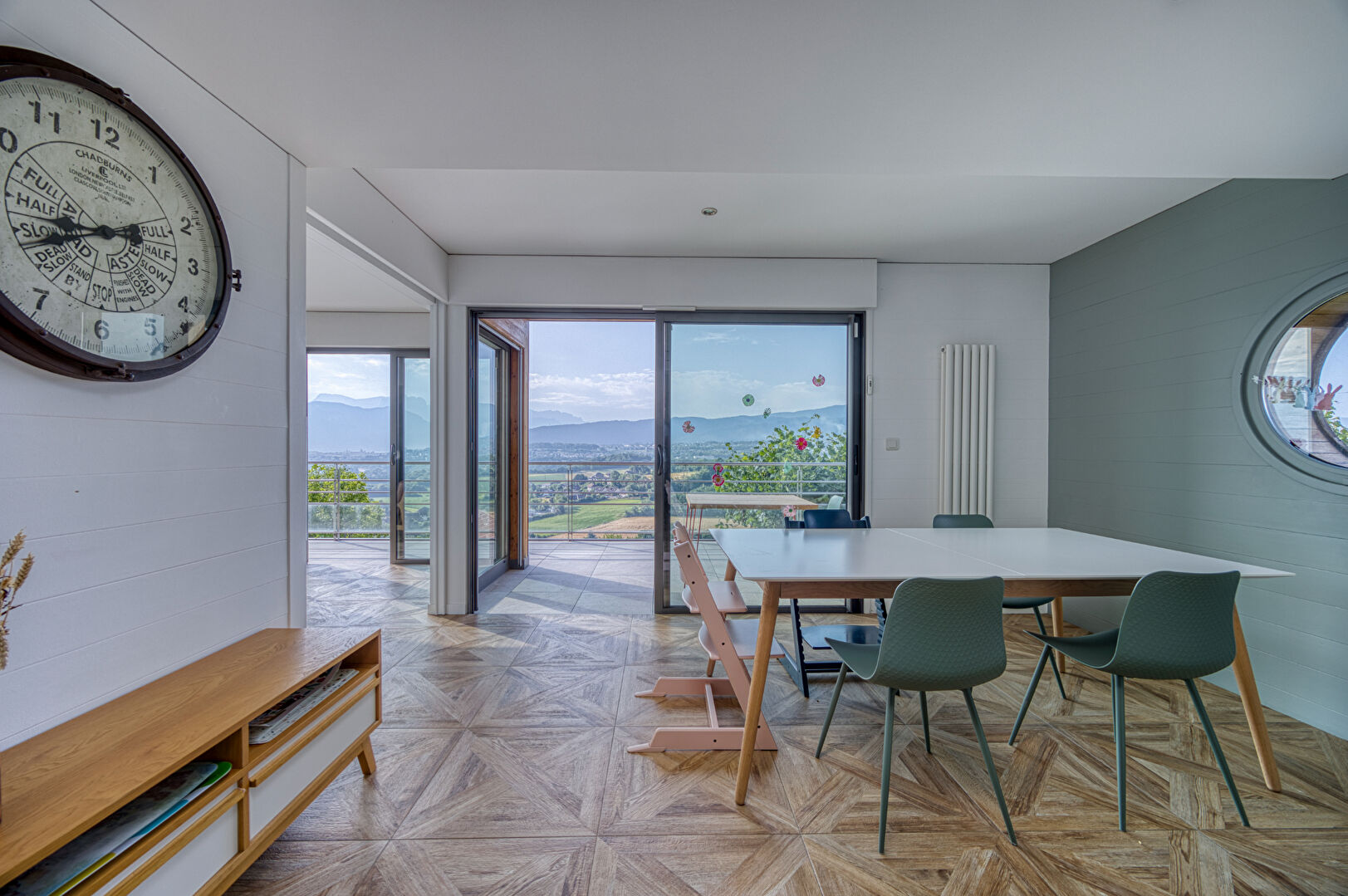 Photo Maison vue panoramique à 180 ° sur Annecy et les montagnes image 5/6