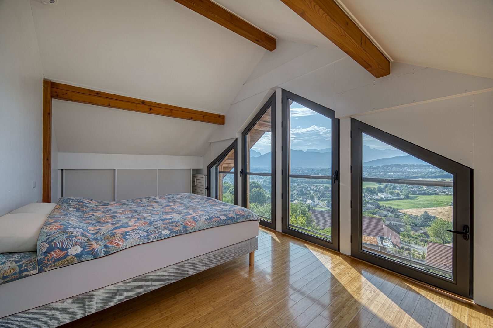 Photo Maison vue panoramique à 180 ° sur Annecy et les montagnes image 6/6