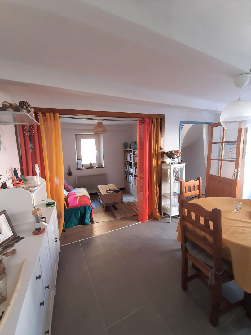 Besse-sur-Issole, à  louer maison de village  Type3 d'environ 63m²