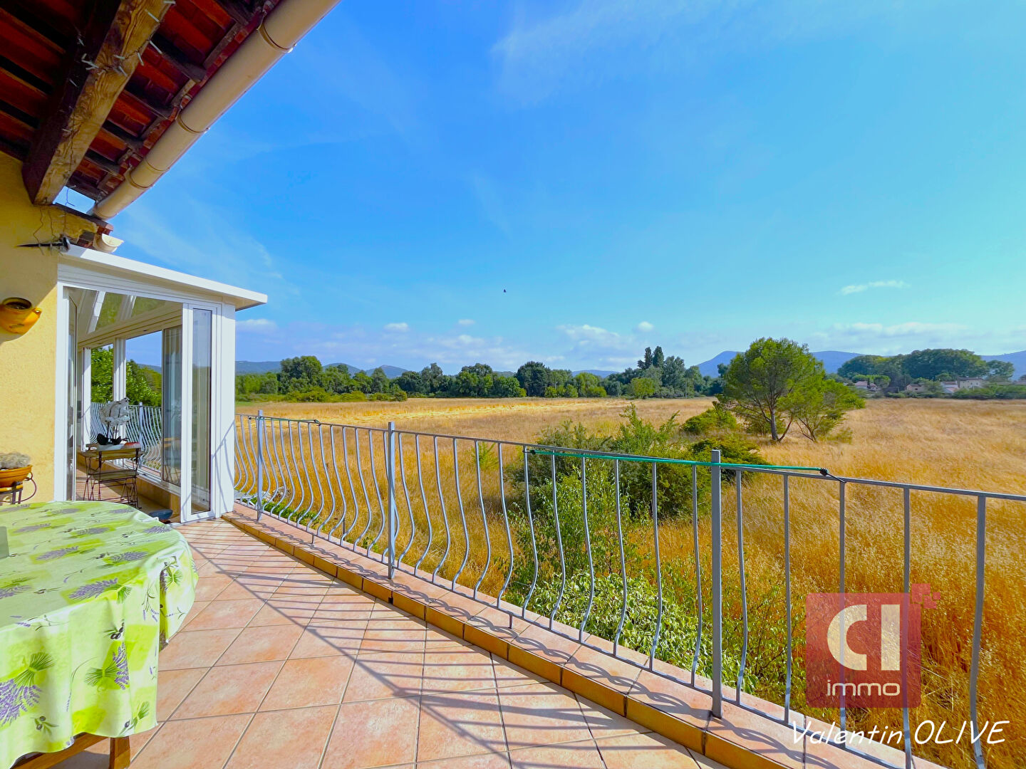 Photo A VENDRE - Maison T6 137m² avec garage et piscine image 2/6