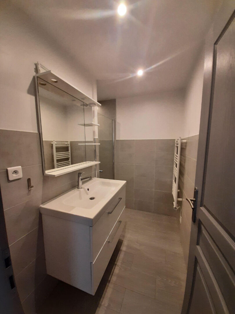 Photo A louer Maison de ville F3 à Garéoult image 4/6