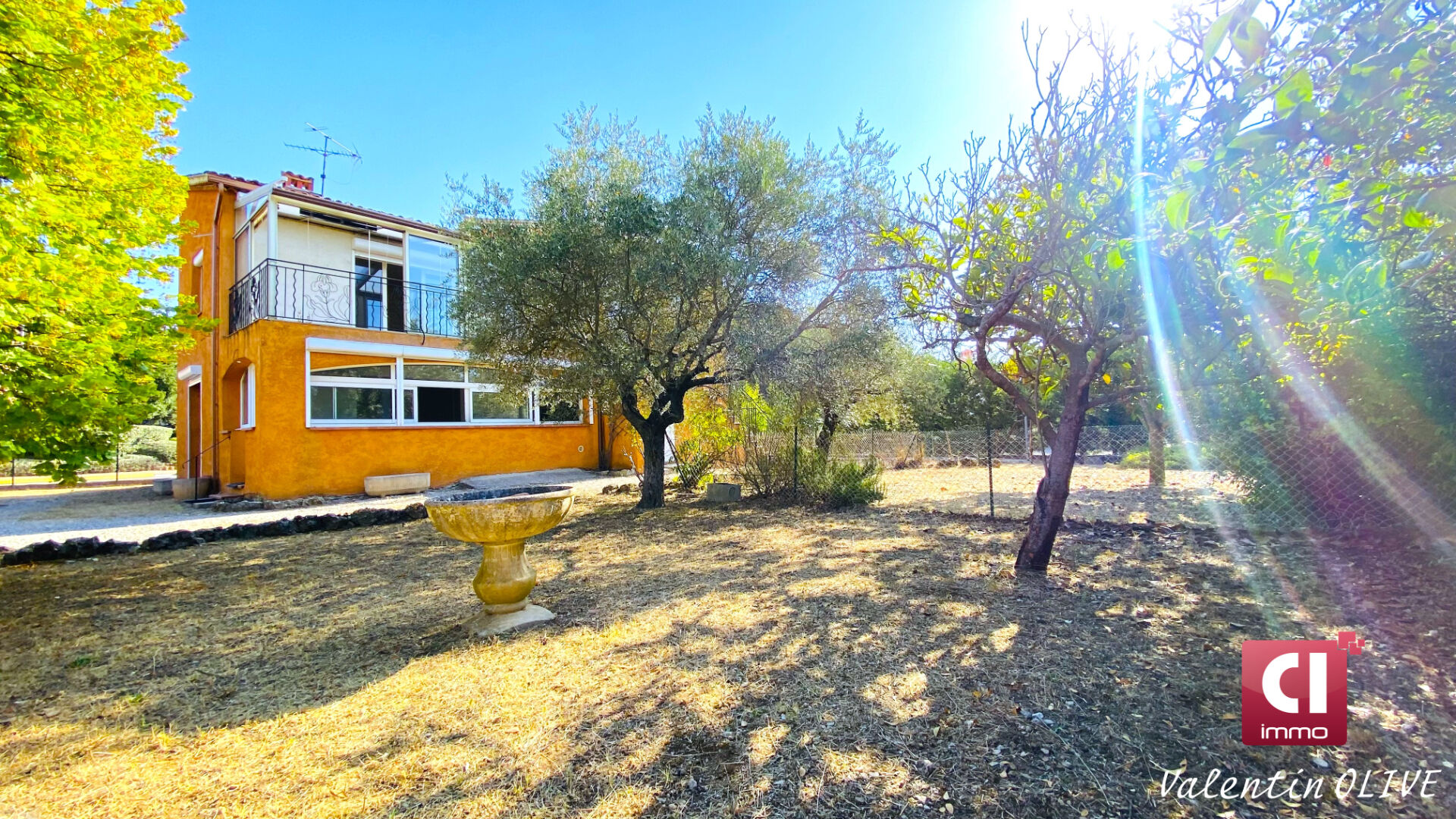 A Vendre sur GAREOULT : maison 7 pièces (190 m²) au centre village