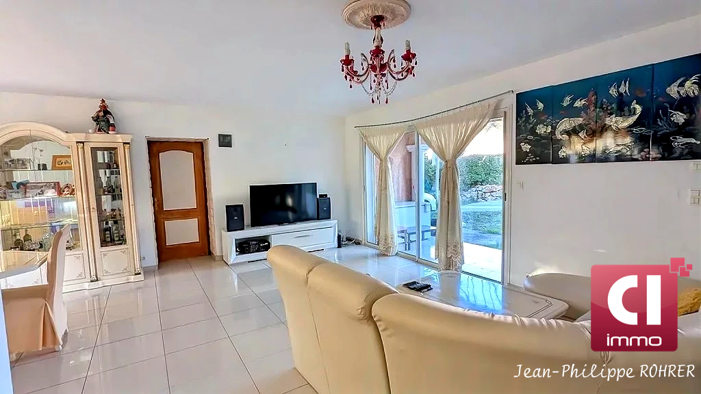Photo Maison familiale Type 5 de 149 m² à vendre avec séjour de 44 m² et jardin ? Carcès image 4/6