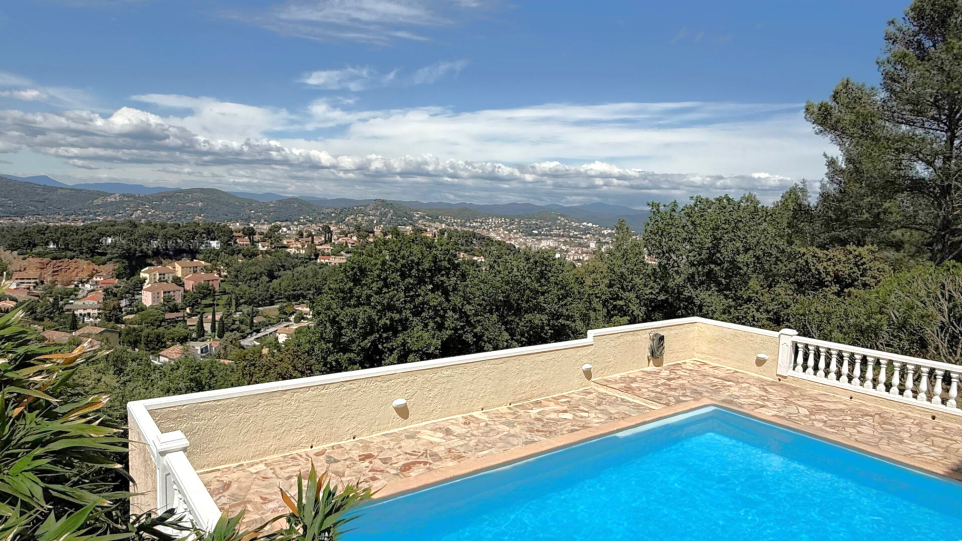 Agence immobilière de CI IMMO CONSULTING Gareoult - CI IMMO CONSULTING