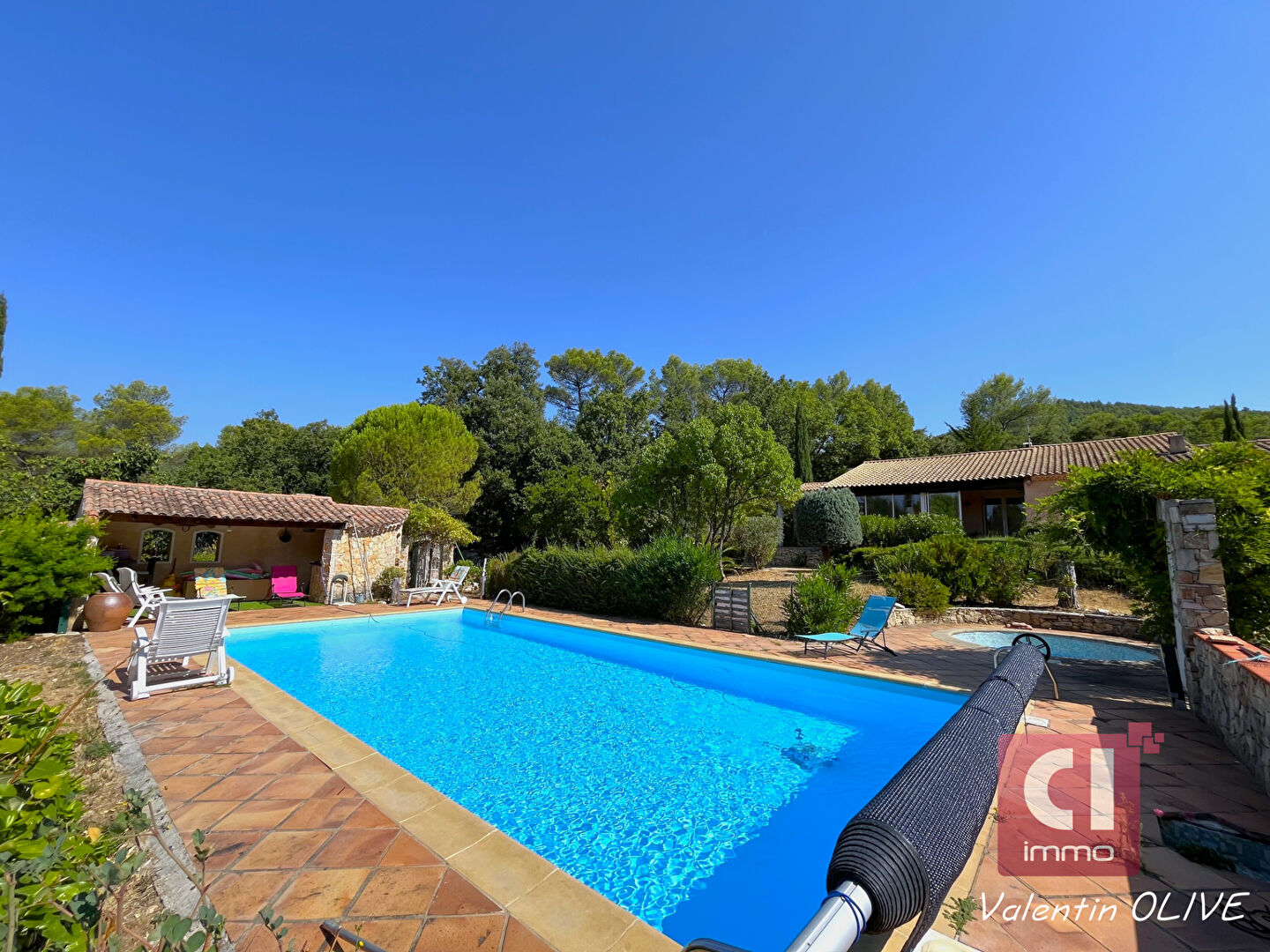 Maison à vendre à La Roquebrussanne - avec DEPENDANCE, PISCINE et GARAGE
