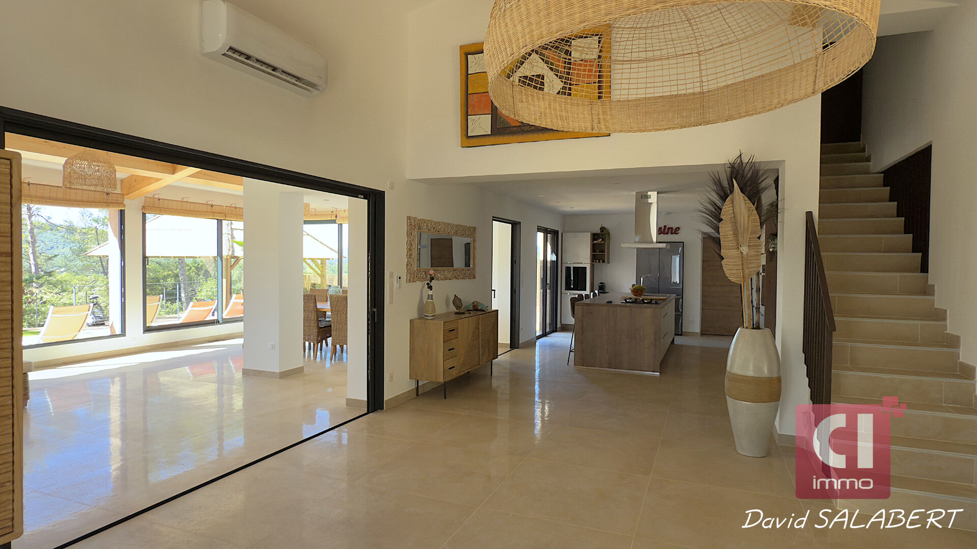 Photo Villa contemporaine de type 6 pièces de 204 m² sur un Terrain de 1 450 m² à Sainte-Anastasie-sur-Issole (Provence Verte) image 5/6