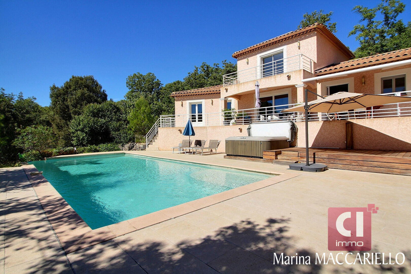 Villa contemporaine T5 avec dépendance et piscine - Forcalqueiret (83136)