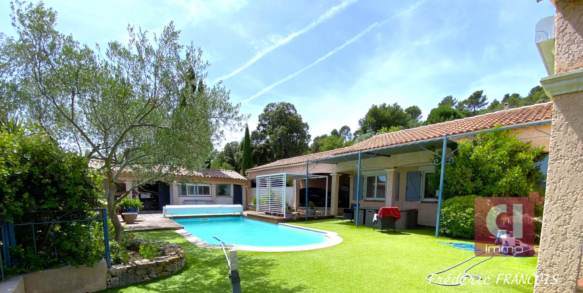 Photo A VENDRE belle villa de type 6 (170 m²)  à GAREOULT image 2/6