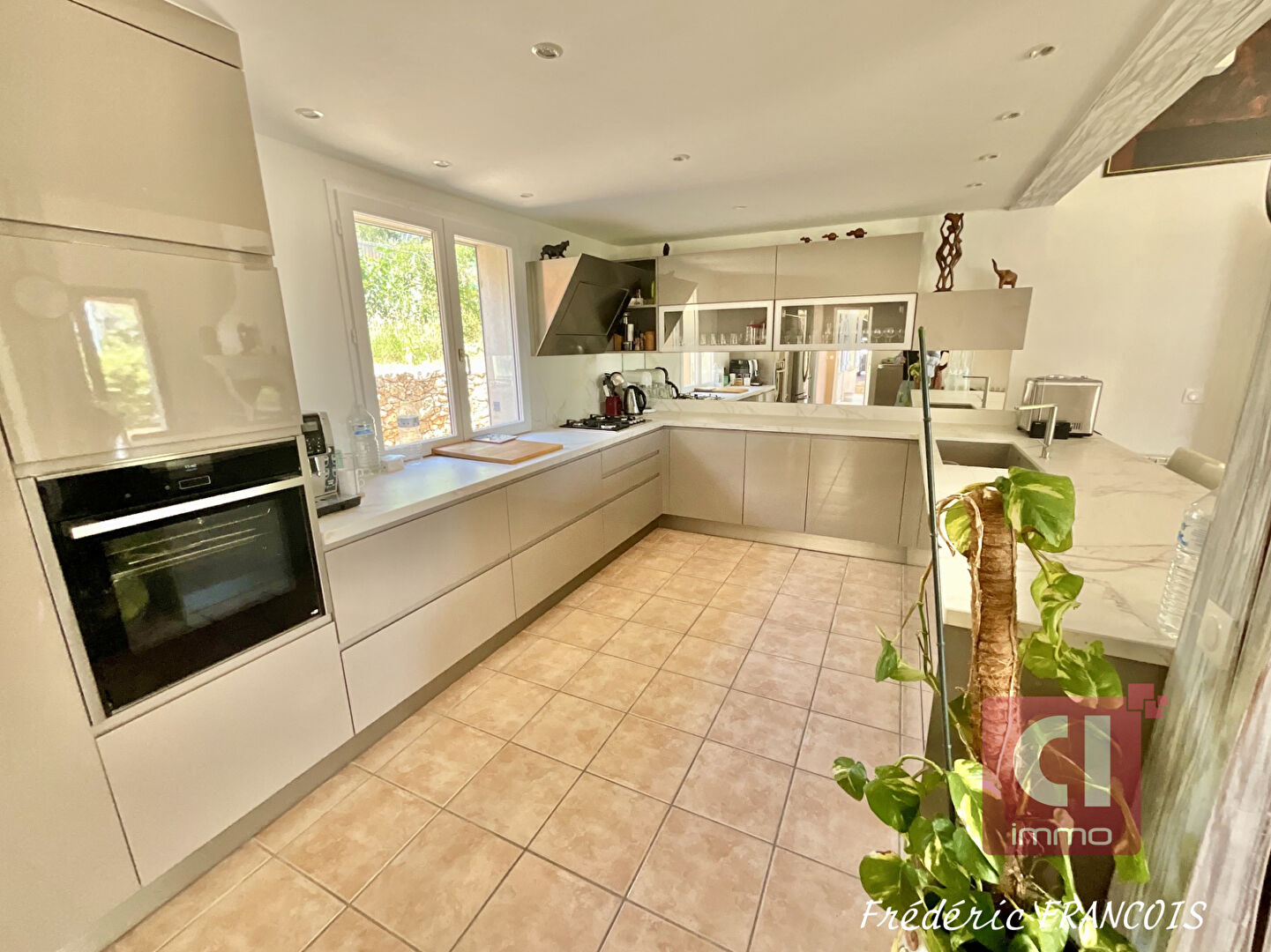 Photo A VENDRE belle villa de type 6 (170 m²)  à GAREOULT image 3/6