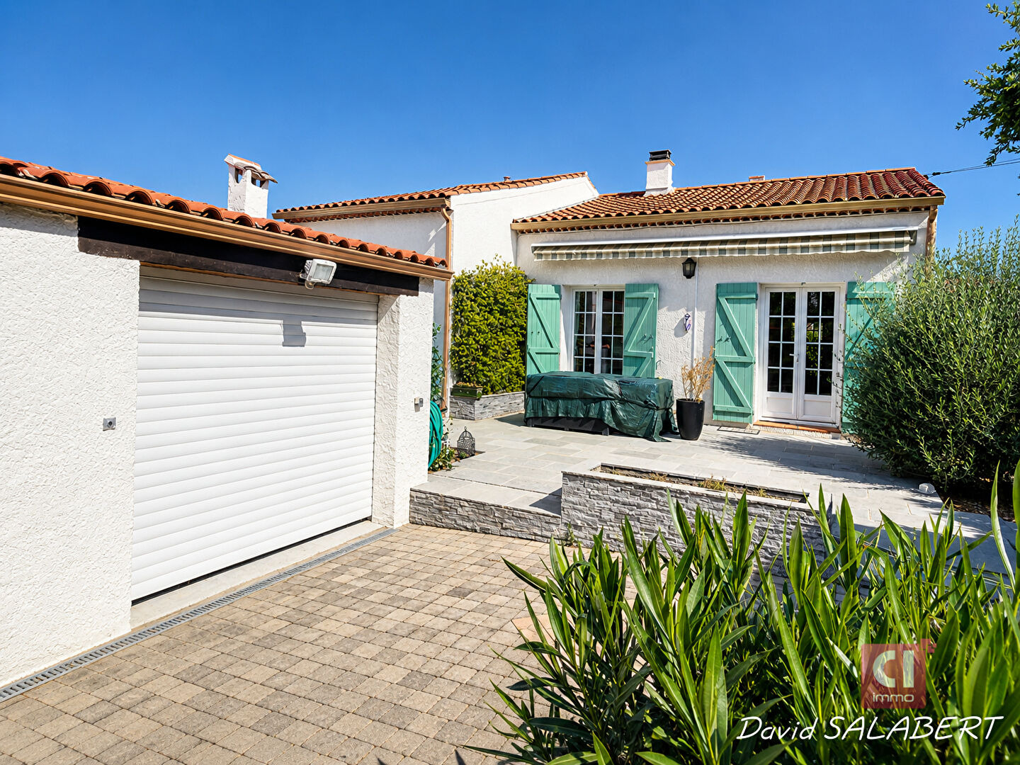 Forcalqueiret ? Villa traditionnelle de plain-pied avec garage et jardin aménagé