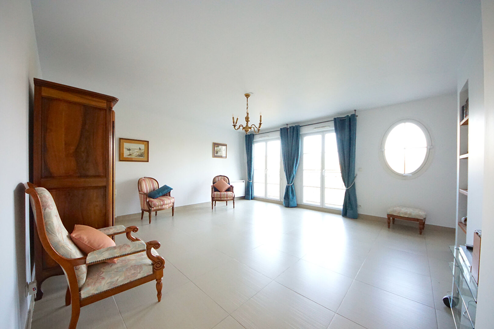 Photo Appartement 5 pièces, 2 chb, 89m2 magnifique et lumineux image 1/6