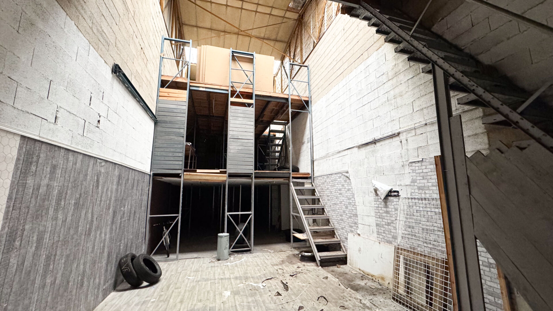 Photo Local commercial Ris Orangis 225 m2 image 1/6