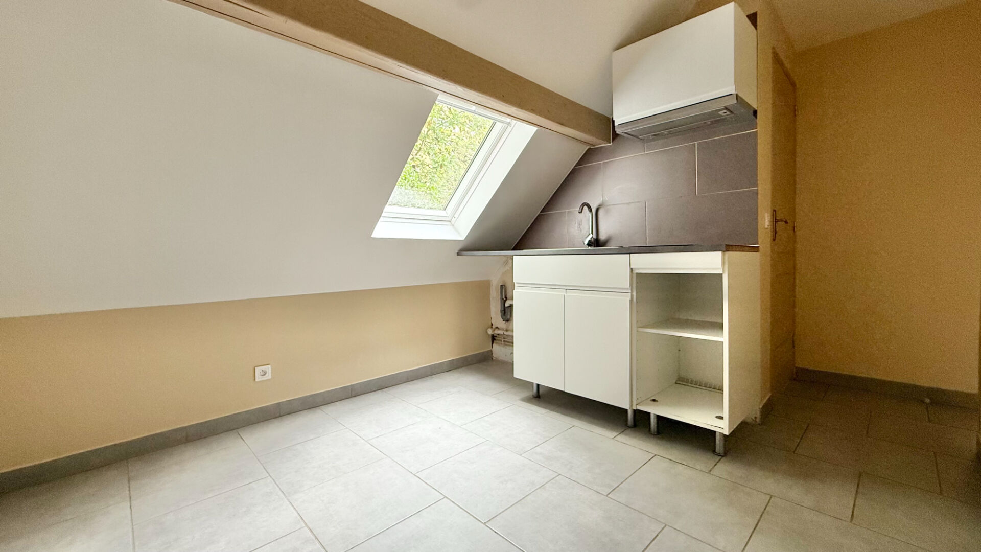 Photo Appartement Corbeil Essonnes 2 pièce(s) 19 m2 image 2/5