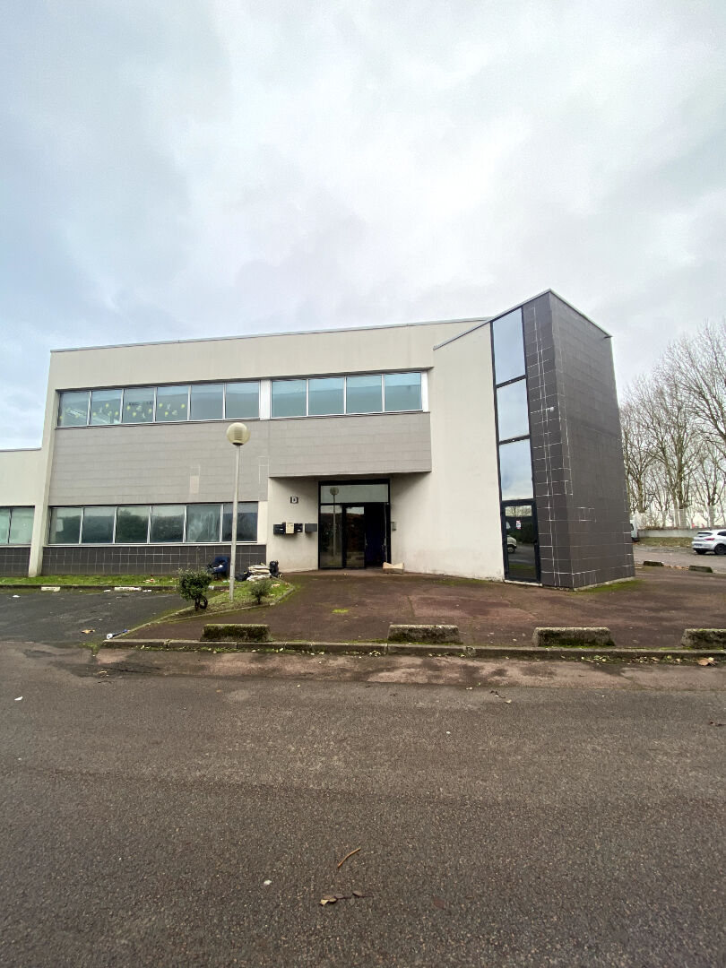 Photo Local commercial Grigny 236,5 m2 image 1/1