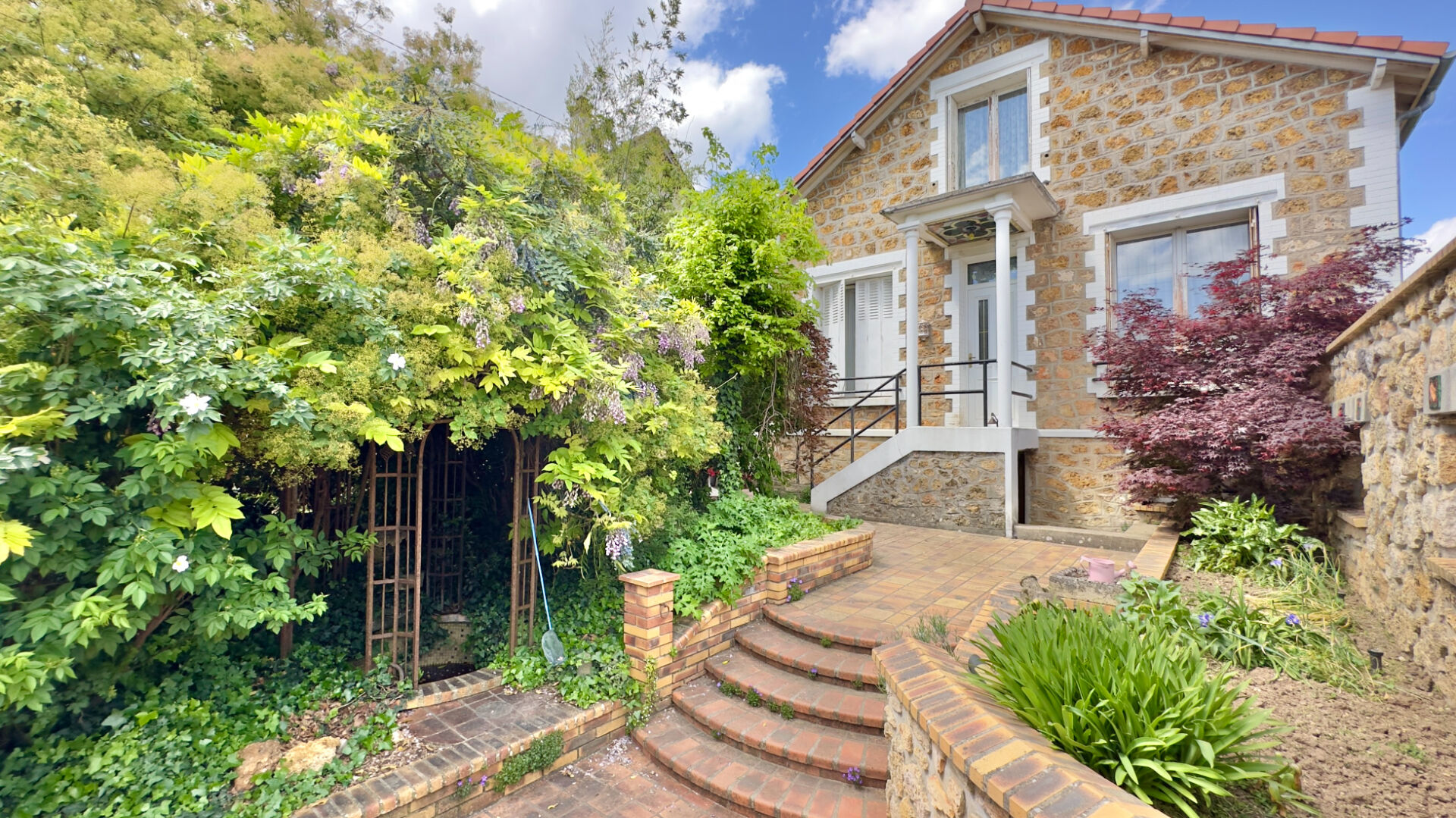 MAISON COTEAUX DE SAVIGNY-SUR-ORGE AVEC F2 INDÉPENDANT ET GARAGE INDÉPENDANT