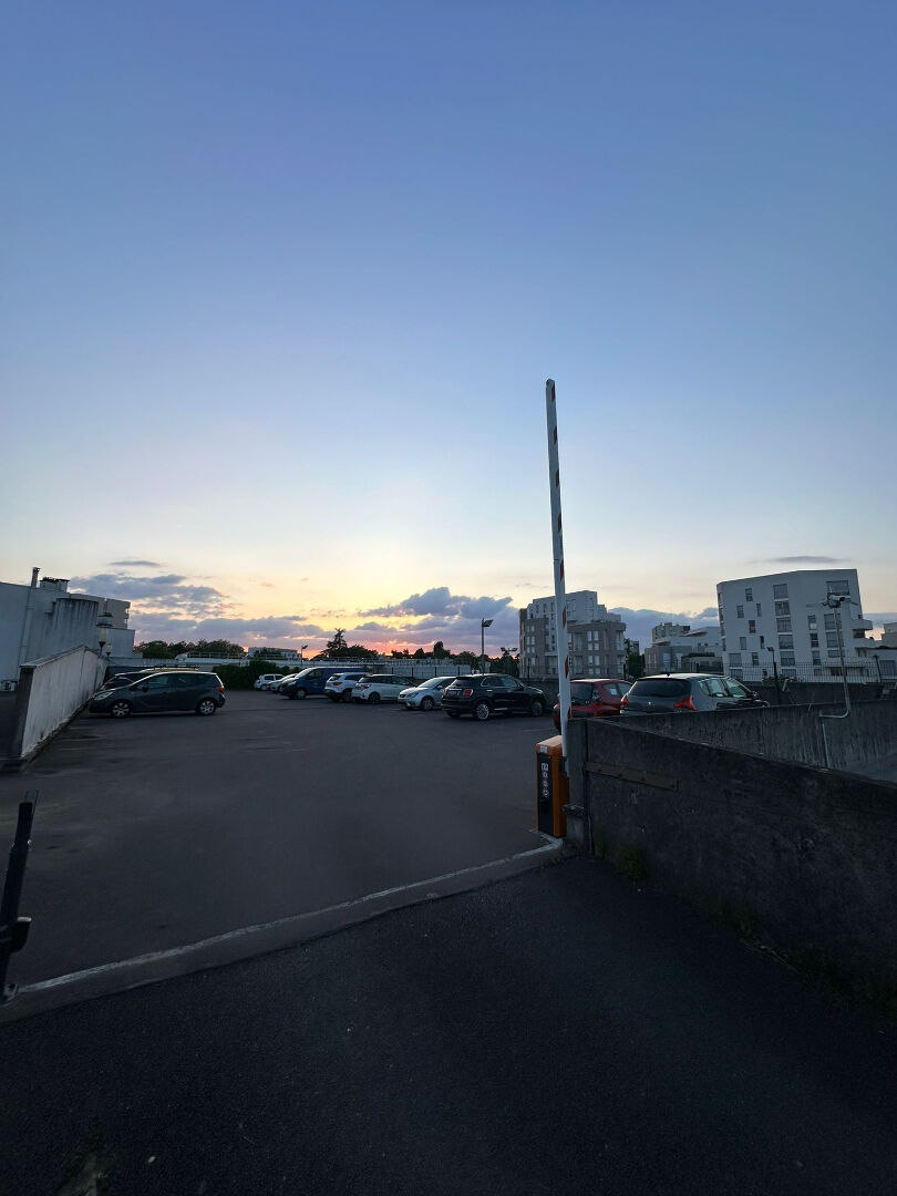 Photo EMPLACEMENT DE STATIONNEMENT  SÉCURISÉ - GARE BRAS DE FER image 2/5