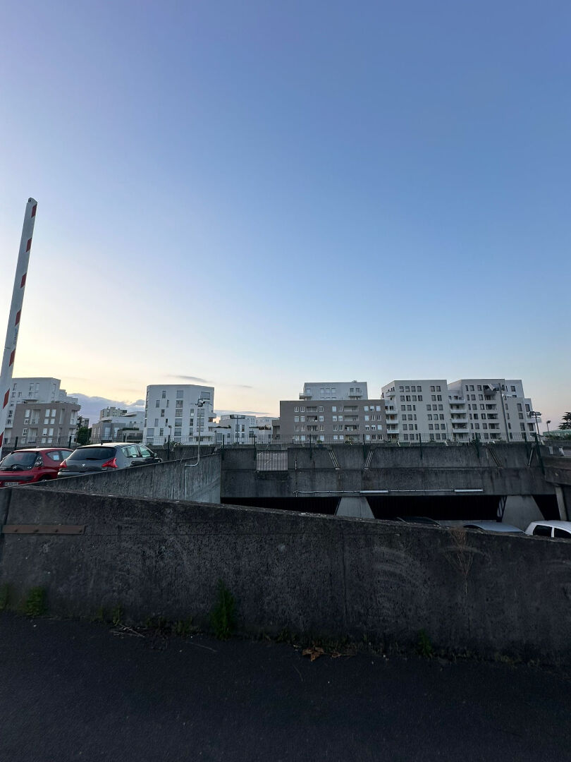 Photo EMPLACEMENT DE STATIONNEMENT  SÉCURISÉ - GARE BRAS DE FER image 3/5
