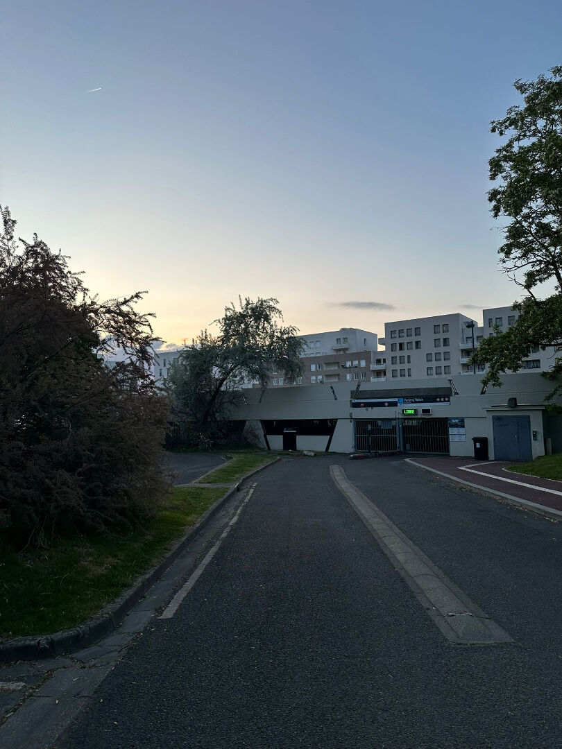 Photo EMPLACEMENT DE STATIONNEMENT  SÉCURISÉ - GARE BRAS DE FER image 5/5