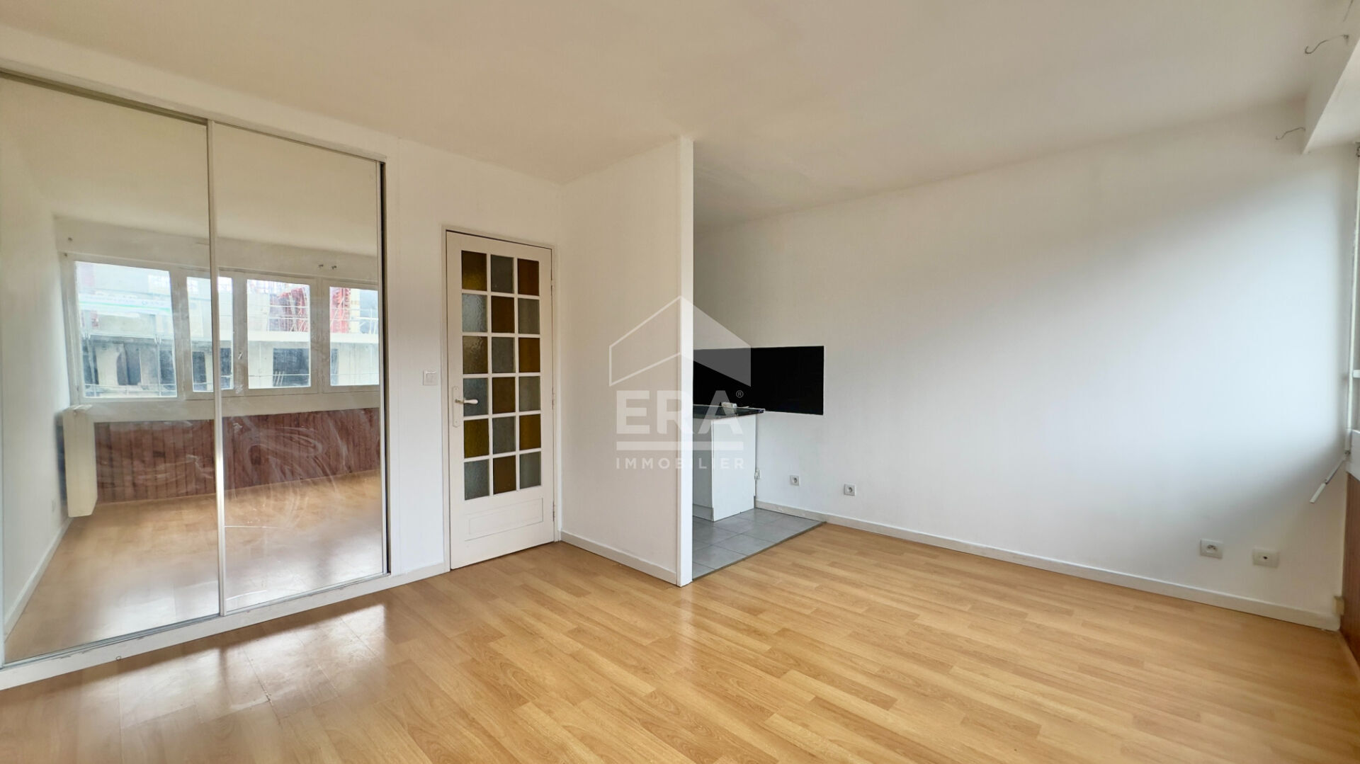 STUDIO 25,23 m² À JUVISY-SUR-ORGE, CENTRE-VILLE AVEC PARKING PRIVATIF