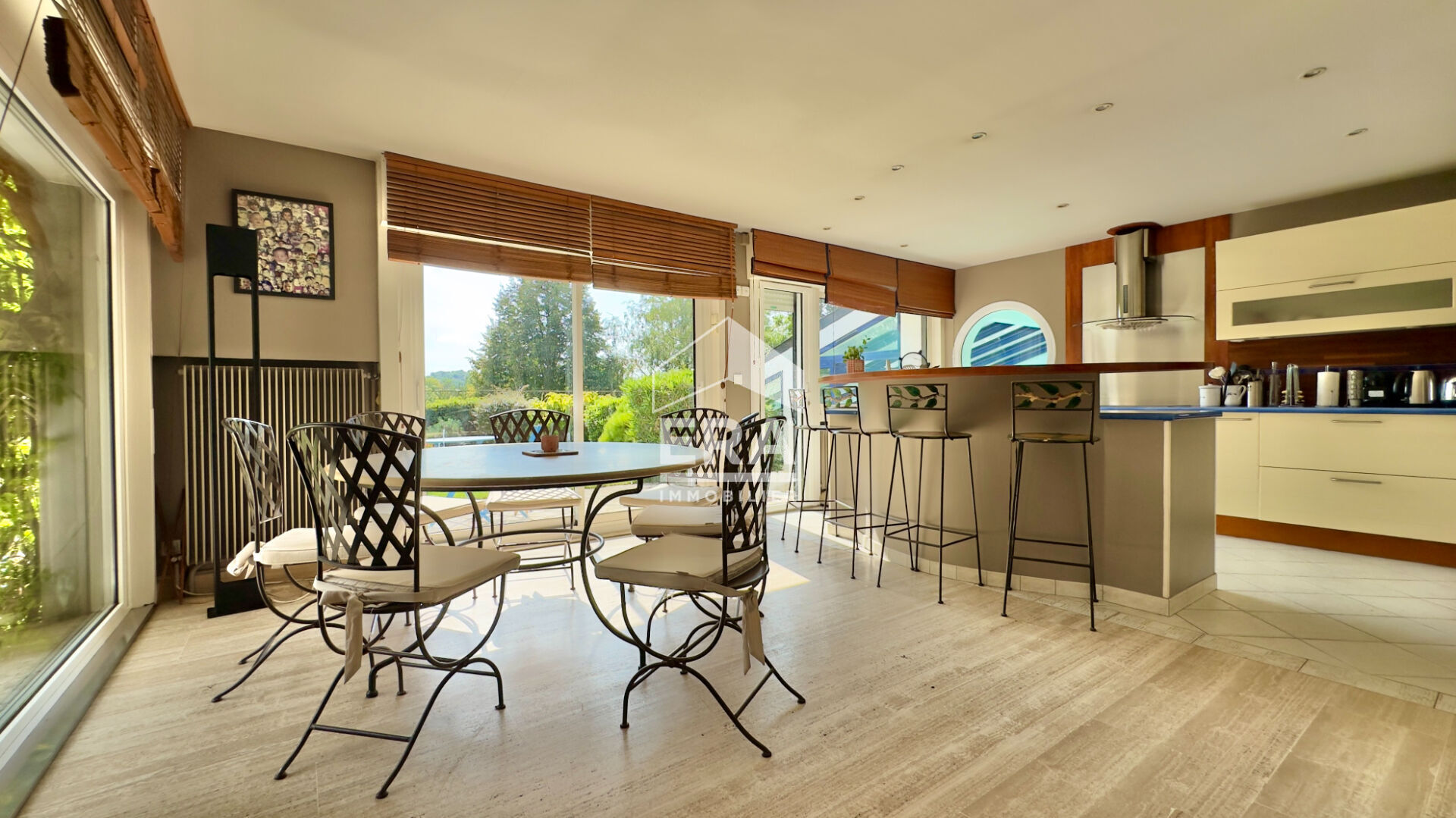 Photo MAISON D'ARCHITECTE - VUE LAC ET PISCINE INTÉRIEURE image 5/6