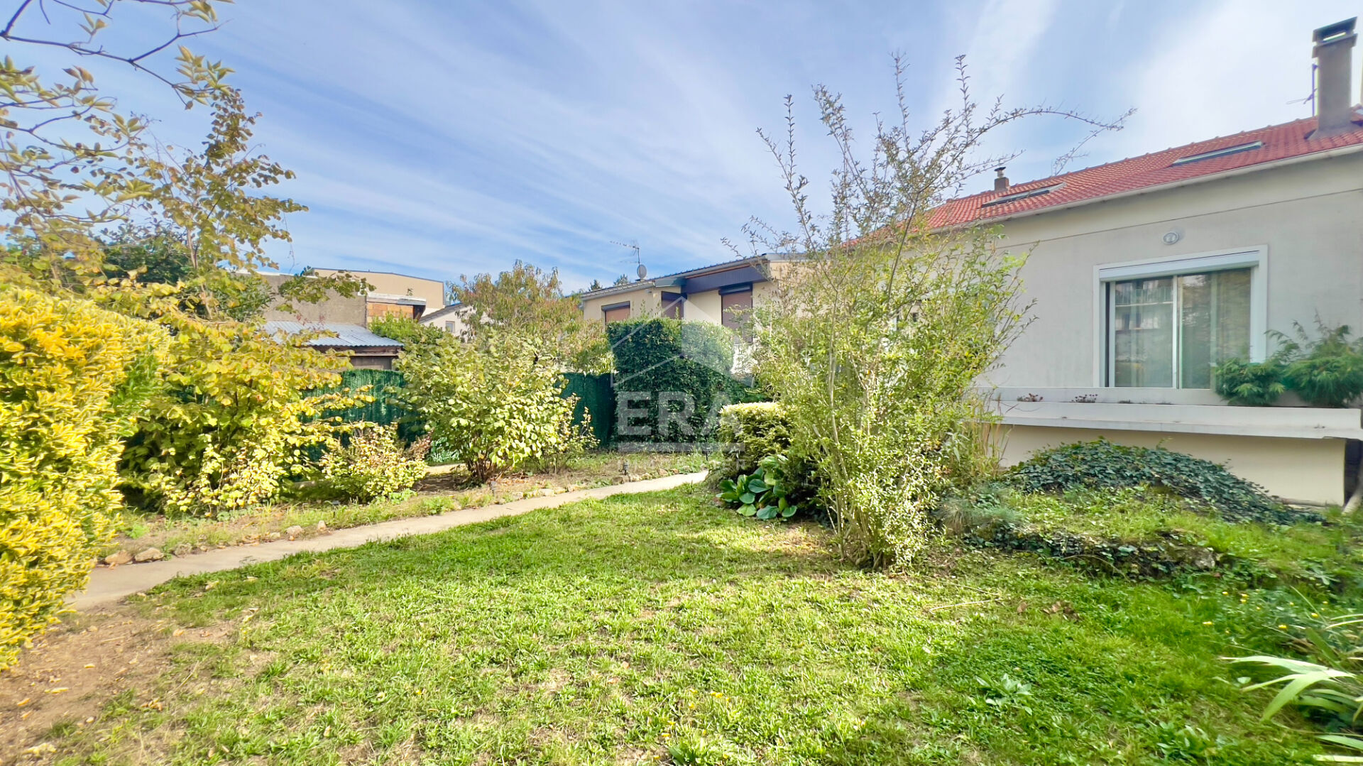 Photo MAISON FAMILIALE 6 PIÈCES À SAVIGNY-SUR-ORGE, 107 M² SUR 360 M² DE TERRAIN AVEC SOUS-SOL ET GARAGE image 3/6