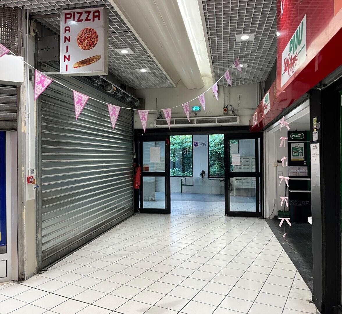 Photo Local commercial Ris Orangis 58.90 m2 image 1/6