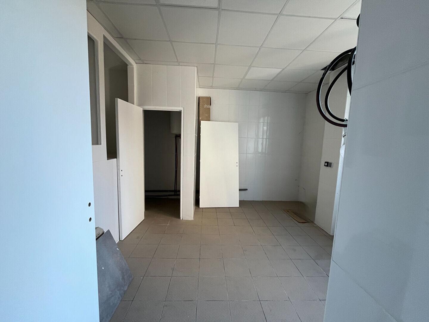 Photo Local commercial Ris Orangis 58.90 m2 image 3/6