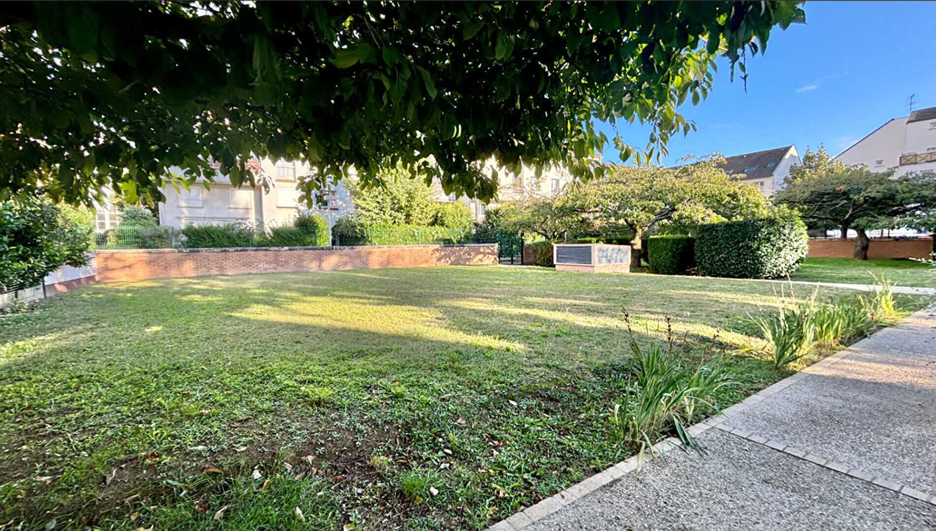 Photo Studio 33m2 en centre ville ( 91080 ) EVRY COURCOURONNES image 2/2