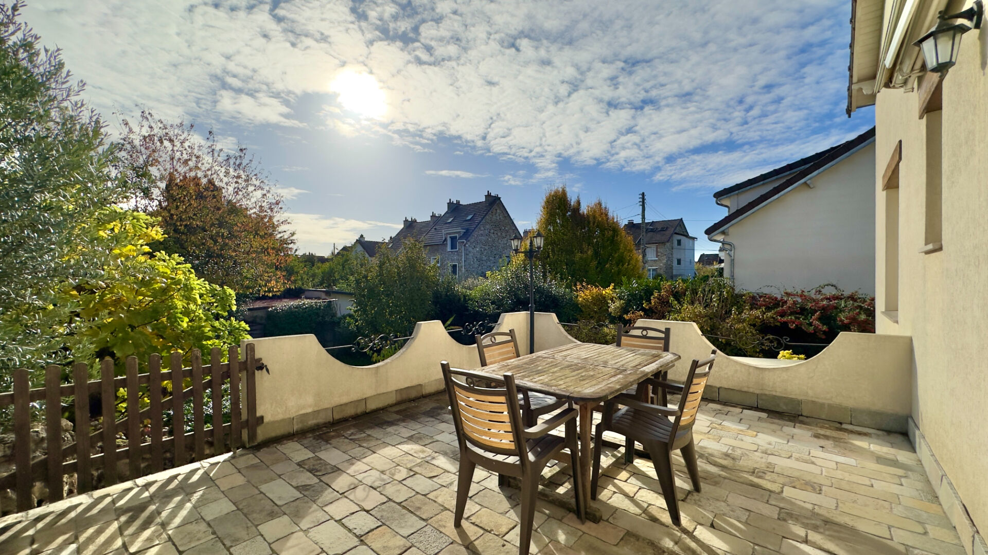 Photo MAISON 6 PIÈCES - 120 M² - ATHIS-MONS, JARDIN AVEC PISCINE ET SOUS-SOL TOTAL image 5/6