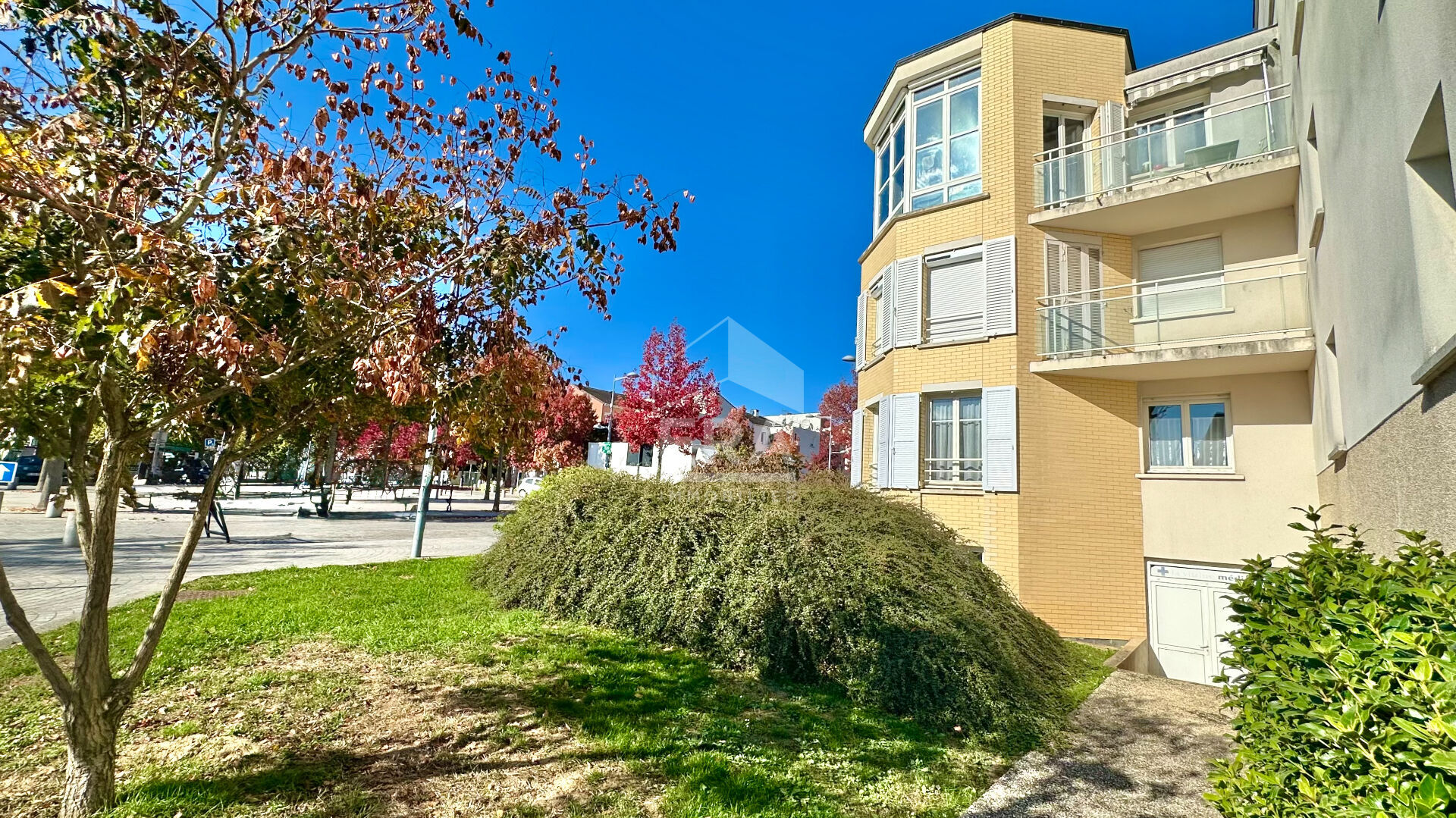 Photo F3 EN CENTRE VILLE À ATHIS-MONS, FAIBLES CHARGES image 2/6