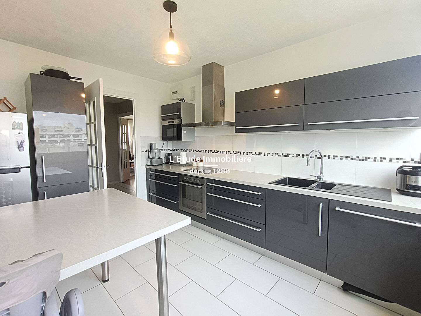 Photo Gratte-ciel - grand T3 poss T4 dans immeuble de bon standing sécurisé avec parc image 2/6